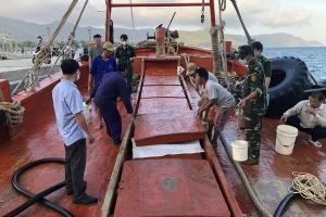 Bắt giữ tàu cá vận chuyển 180.000 lít dầu DO không rõ nguồn gốc