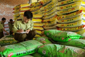 Gia Lai: Tiếp tục bắt quả tang cơ sở bày bán hơn 3,6 tấn phân bón hết hạn sử dụng