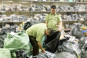 Hà Nội: Thu giữ hàng nghìn sản phẩm giày dép giả mạo nhãn hiệu