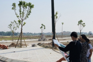 Siết tín dụng bất động sản, ngăn cơn sốt điên cuồng của đất