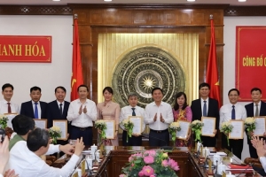 Thanh Hóa: Công bố và trao quyết định của Ban Thường vụ Tỉnh ủy về công tác cán bộ