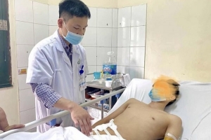 Nối ống dẫn tinh bị đứt rời cho nam thanh niên bị tai nạn
