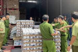 Đồng Nai: Thu giữ gần 2.000 lon sữa bột nhập lậu