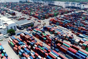 Hải quan TP. HCM tái xuất gần 1.400 container phế liệu nhập khẩu không đạt chất lượng