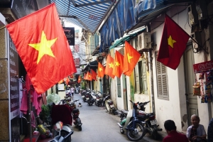 Nghỉ lễ và treo cờ Tổ quốc nhân dịp Giỗ Tổ Hùng Vương