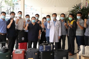 Đội phản ứng nhanh Bệnh viện Chợ Rẫy lên đường hỗ trợ tỉnh Kiên Giang xây dựng bệnh viện dã chiến chống dịch Covid-19