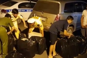 TP.HCM: Phát hiện hơn 5.000 gói thuốc lá nhập lậu trên cao tốc TPHCM - Trung Lương