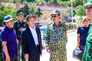 Lãnh đạo tỉnh Cà Mau và T&T Group thăm và tặng quà cán bộ chiến sỹ trên đảo Hòn Khoai