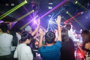Hà Nội: Dừng hoạt động quán karaoke, bar, vũ trường từ ngày 30/4