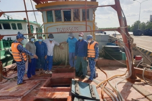 Bắt giữ tàu vận chuyển 140 khối dầu DO trái phép