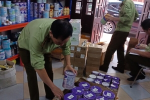 Thái Bình: Phát hiện hàng trăm hộp sữa bột và mỹ phẩm chưa rõ nguồn gốc xuất xứ