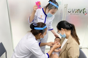 VNVC Đồng Hới kịp thời hoạt động, người dân Quảng Bình tiêm vắc xin tại tỉnh nhà trước thế “gọng kìm” Covid-19