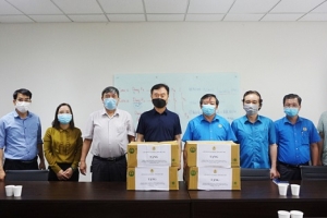 Trao tặng vật tư y tế hỗ trợ công tác phòng chống dịch Covid-19 cho Công ty TNHH Công nghệ Namuga Phú Thọ
