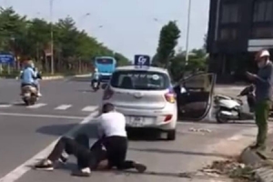 Chủ tịch UBND thành phố Hà Nội thưởng nóng tài xế taxi dũng cảm bắt cướp