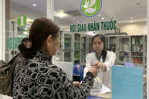 TP.HCM: Người dân mua thuốc có triệu chứng sốt, ho, đau họng, khó thở phải khai báo y tế