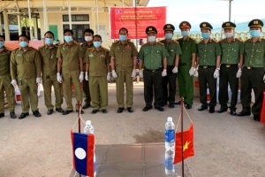 Công an Thừa Thiên Huế tặng Sở An ninh nước bạn Lào nhu yếu phẩm, thiết bị y tế phòng, chống dịch Covid-19