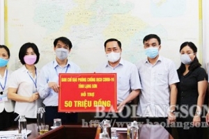 Lạng Sơn: Trao kinh phí hỗ trợ Trung tâm Kiểm soát bệnh tật tỉnh