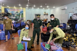 Quảng Ninh: Phát hiện kho chứa nhiều sản phẩm quần áo, thực phẩm, mỹ phẩm nhập lậu