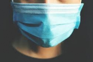 Người dân cảnh giác với kẻ xấu phát khẩu trang tẩm thuốc mê