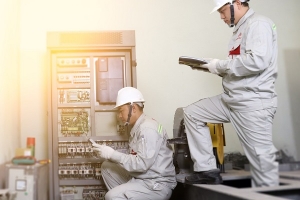 Nên chọn đơn vị nào khi bảo trì thang máy?