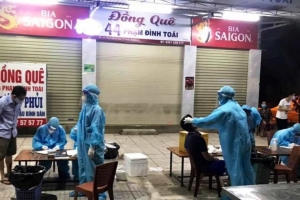 TP. Vinh (Nghệ An): Xuyên đêm test nhanh, phát hiện 8 mẫu dương tính với virus SARS-CoV-2