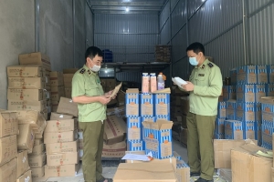 Hà Nội: Phát hiện hàng tấn nguyên liệu trà sữa chưa rõ nguồn gốc xuất xứ