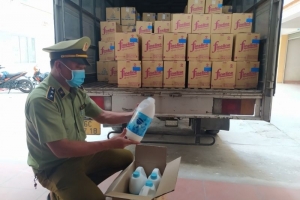 Thái Nguyên: Thu giữ hơn 1.000 can nước giặt D-nee, FineLine không rõ nguồn gốc