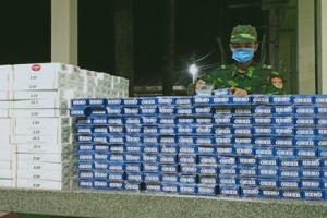 Trong một đêm bắt 2 vụ buôn lậu, thu giữ trên 14.000 gói thuốc lá ngoại