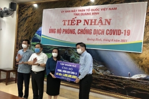 FLC tiếp tục ủng hộ Quảng Bình 4 tỷ đồng tiền mặt phòng chống Covid - 19