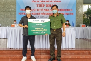 Công Phượng cùng Qũy Phát triển Tài năng Việt tiếp sức chống dịch tại TP. HCM