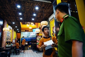 TP.HCM: Tạm dừng dịch vụ ăn uống mang về