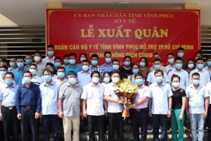 40 cán bộ y tế ở Vĩnh Phúc lên đường hỗ trợ TP. HCM chống dịch Covid-19