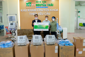 VinaCapital Foundation trao 8 máy thở và 1.174 trang thiết bị bảo hộ chống dịch tại TP. Hồ Chí Minh