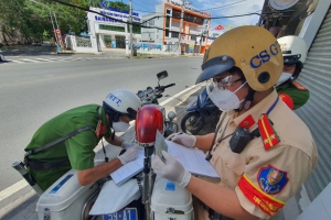 TP. HCM: Phát hiện 2 trường hợp dương tính SARS-CoV-2 qua xét nghiệm ngẫu nhiên người đi đường