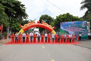 Cấp Giấy chứng nhận đăng ký nhãn hiệu “Nhãn Sơn La” và cắt băng khởi hành lô nhãn Sông Mã - Sơn La xuất khẩu