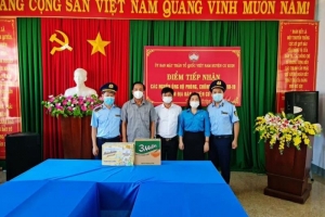 Đắk Lắk: Cục Quản lý thị trường trao tặng huyện Cư Kuin nhu yếu phẩm ủng hộ công tác phòng, chống dịch Covid-19