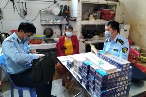 Gia Lai: Xử phạt vi phạm hành chính đối với tiệm tạp hóa kinh doanh thuốc lá lậu