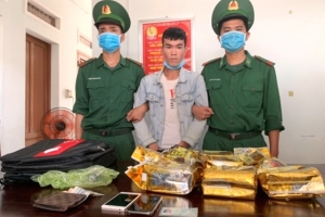 Phó trưởng ban thường trực Ban Chỉ đạo 389 Quốc gia khen thưởng BĐBP và Cục Hải quan Quảng Trị
