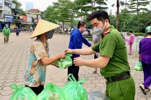 TP. Hồ Chí Minh: Khởi động chương trình "Tấm lòng mùa dịch, sản sẻ yêu thương"