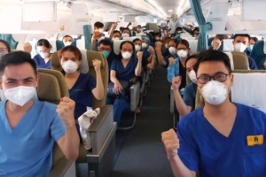 Gần 200 y, bác sĩ khu vực miền Trung vào TP. HCM phòng, chống Covid-19.