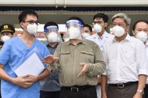 Thủ tướng Phạm Minh Chính kiểm tra, chỉ đạo, động viên công tác chống dịch tại Bình Dương
