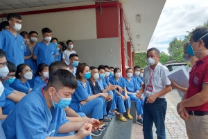 100 bác sĩ nội trú của Đại học Y Hà Nội tiếp sức Bình Dương chống dịch
