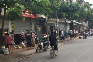 Đan Phượng (Hà Nội): Chợ cóc, bán hàng rong vẫn hoạt động bất chấp lệnh giãn cách