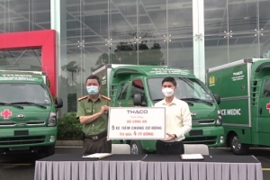 Thaco Auto: Tài trợ Bệnh viện 199 5 xe tiêm chủng lưu động hiện đại