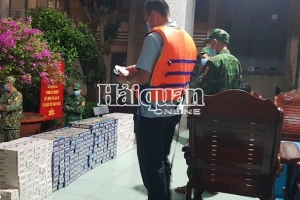 An Giang: Bắt xuồng máy vận chuyển gần 3.000 bao thuốc lá lậu