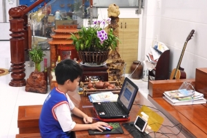 Đà Nẵng: Phụ huynh, học sinh loay hoay với "học online"