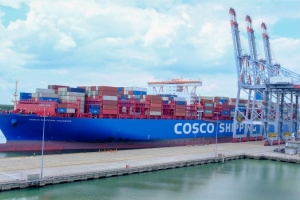 Cảng quốc tế Cái Mép vừa tiếp nhận thành công tàu Cosco Shipping Aquarius