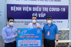 TP. HCM: Hội Doanh Nhân Trẻ trao tặng 50 máy trợ thở đến các bệnh viện dã chiến
