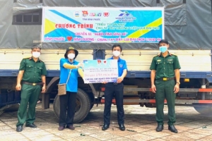 Chuyến xe “Nghĩa tình sông Bé": Đưa 900 túi quà đến vùng dịch Bình Dương