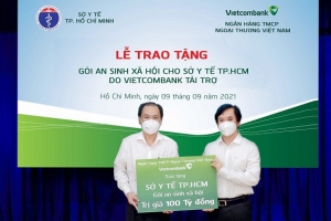 Vietcombank trao tặng gói an sinh xã hội 100 tỷ đồng cho Sở Y tế TP. HCM
